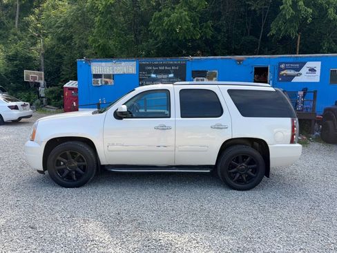 Used 2011 GMC Yukon Denali AWD/4WD image 2