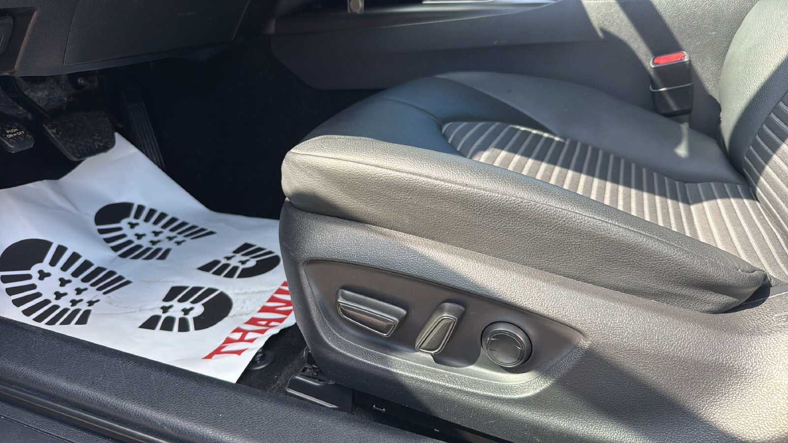 Used 2022 Toyota Camry SE w/ Carpet Mat Package (TMS) FWD image 10