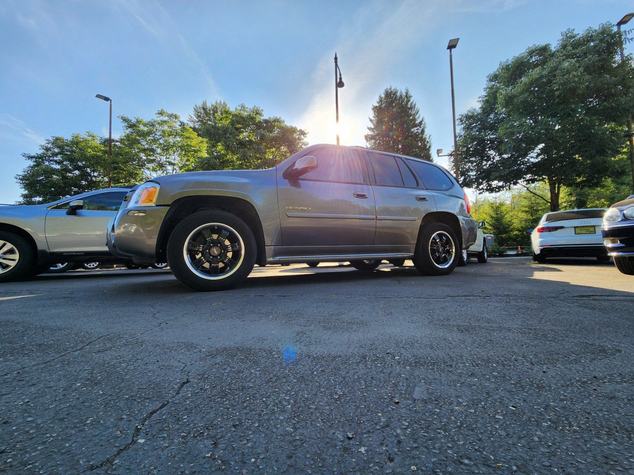 Used 2009 GMC Envoy Denali w/ Sun And 6-Disc Cd Package AWD/4WD image 13