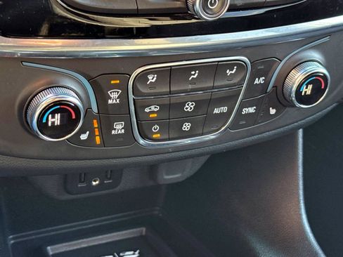 Certified 2023 Chevrolet Traverse LT image 19