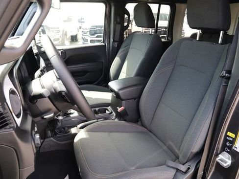 Used 2025 Jeep Wrangler Unlimited Sport AWD/4WD image 13