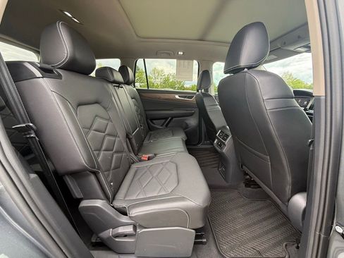 Used 2024 Volkswagen Atlas SE w/ Panoramic Sunroof Package AWD/4WD image 34