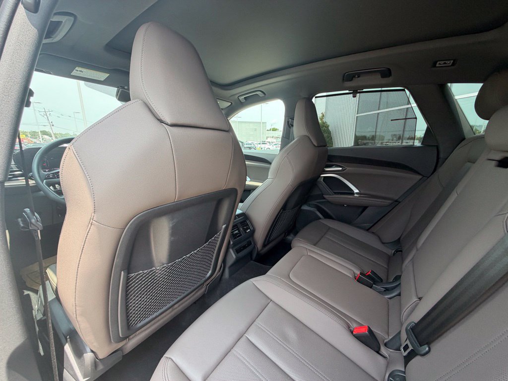 Used 2025 Audi Q5 Premium Plus w/ Premium Plus AWD/4WD image 19