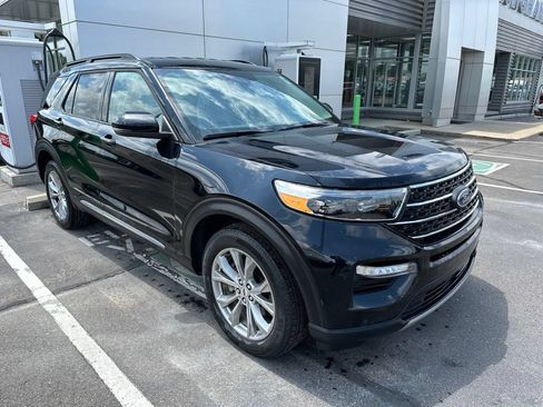 Used 2024 Ford Explorer XLT w/ Equipment Group 202A AWD/4WD image 3