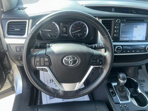Used 2018 Toyota Highlander XLE image 22