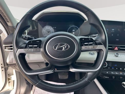 Used 2023 Hyundai Elantra Limited w/ Preferred Accessory Package FWD image 15