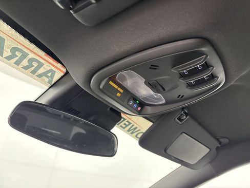 Used 2025 Chevrolet Trax RS w/ Sunroof Package image 19