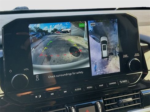 Used 2024 Nissan Pathfinder Platinum w/ Cargo Package image 12