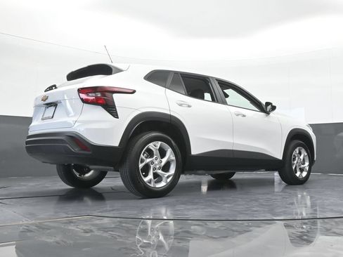 Used 2025 Chevrolet Trax LS w/ LS Convenience Package FWD image 59