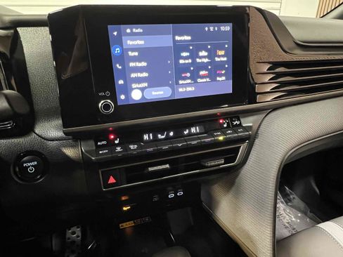Used 2025 Toyota Camry SE w/ Convenience Package FWD image 6