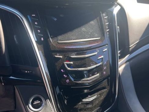 Used 2018 Cadillac Escalade Platinum image 9