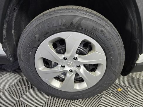 Used 2021 Toyota RAV4 LE w/ Carpet Mat Package (TMS) FWD image 9