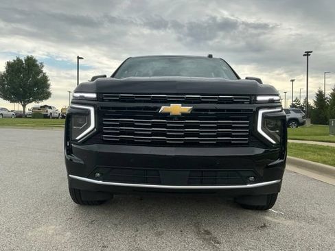 Used 2025 Chevrolet Suburban High Country AWD/4WD image 8