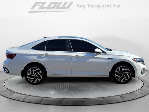 Certified 2023 Volkswagen Jetta SEL image 9