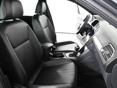 Used 2023 Volkswagen Tiguan SE R-Line image 12