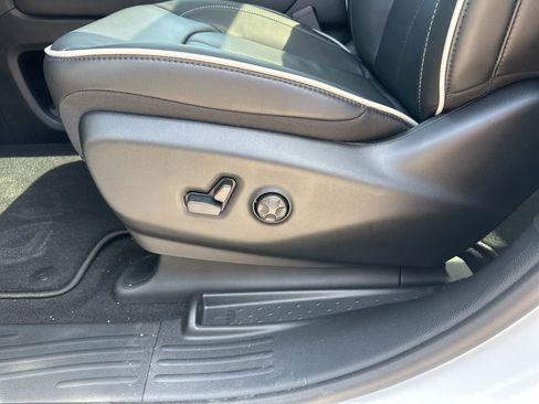 New 2025 Chrysler Pacifica Limited w/ Uconnect Theater Family Group FWD image 62