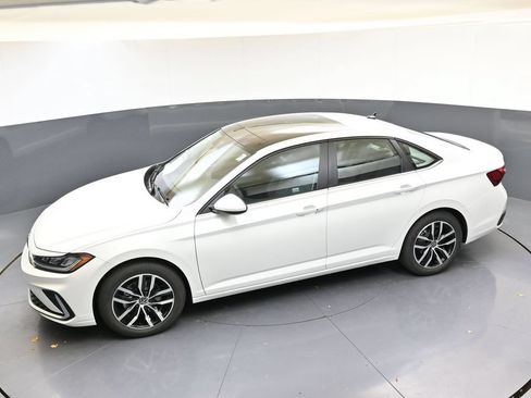 Used 2026 Volkswagen Jetta SE FWD image 45