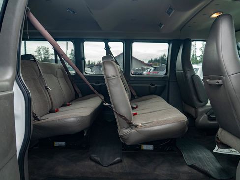 Used 2017 Chevrolet Express 3500 LT w/ LT Preferred Equipment Group RWD image 17