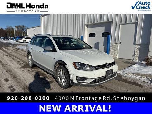 Used 2017 Volkswagen Golf Alltrack SE image 1