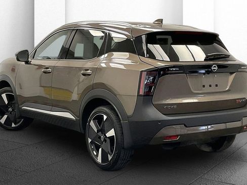 Certified 2025 Nissan Kicks SR image 9