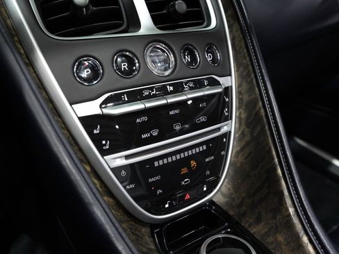 Used 2019 Aston Martin DB11 Volante image 14