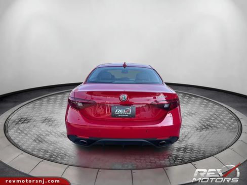 Used 2018 Alfa Romeo Giulia RWD image 4