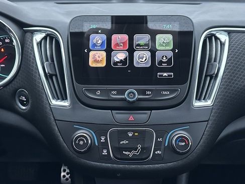 Used 2017 Chevrolet Malibu LT image 30