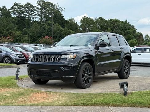 Used 2021 Jeep Grand Cherokee Laredo X AWD/4WD image 3