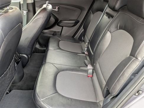 Used 2015 Hyundai Tucson SE image 12