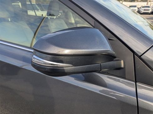 Used 2018 Toyota RAV4 Limited image 12