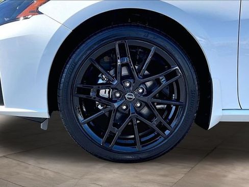 New 2026 Nissan Altima 2.5 SR w/ SR Midnight Edition Package FWD image 13