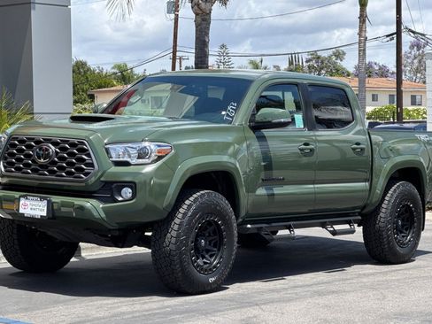 Used 2021 Toyota Tacoma TRD Sport w/ Technology Package RWD image 9