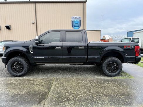Used 2022 Ford F350 Platinum image 2