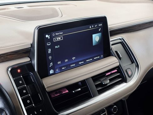 Used 2024 Chevrolet Suburban Premier image 17