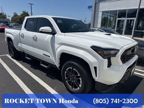 Used 2025 Toyota Tacoma TRD Sport w/ TRD Sport Upgrade Package AWD/4WD image 3