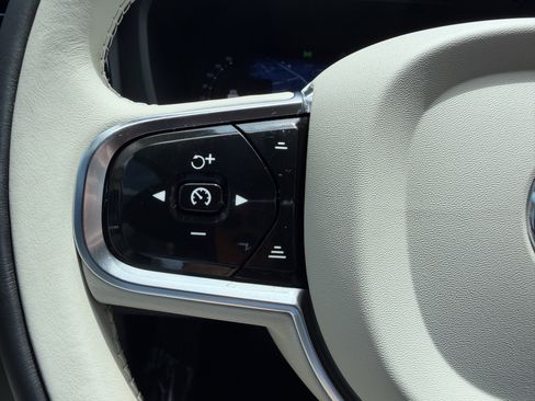 Certified 2024 Volvo XC60 B5 Plus w/ Protection Package Premier AWD/4WD image 29
