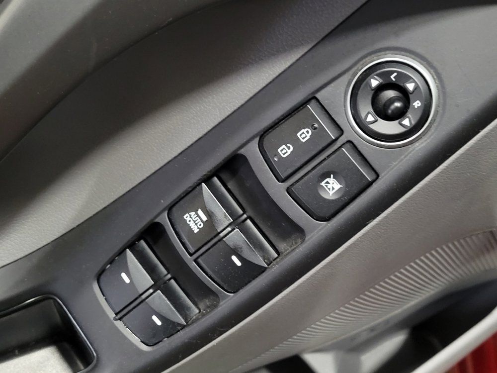 Used 2015 Hyundai Elantra SE FWD image 27