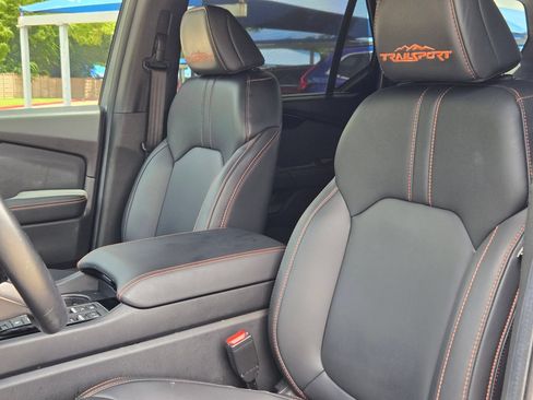 Used 2025 Honda Pilot TrailSport image 13