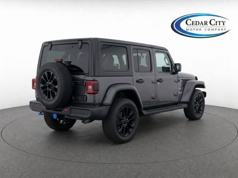 Used 2022 Jeep Wrangler Unlimited Sahara w/ Cold Weather Group AWD/4WD image 4