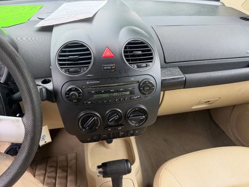 Used 2008 Volkswagen Beetle S FWD image 14