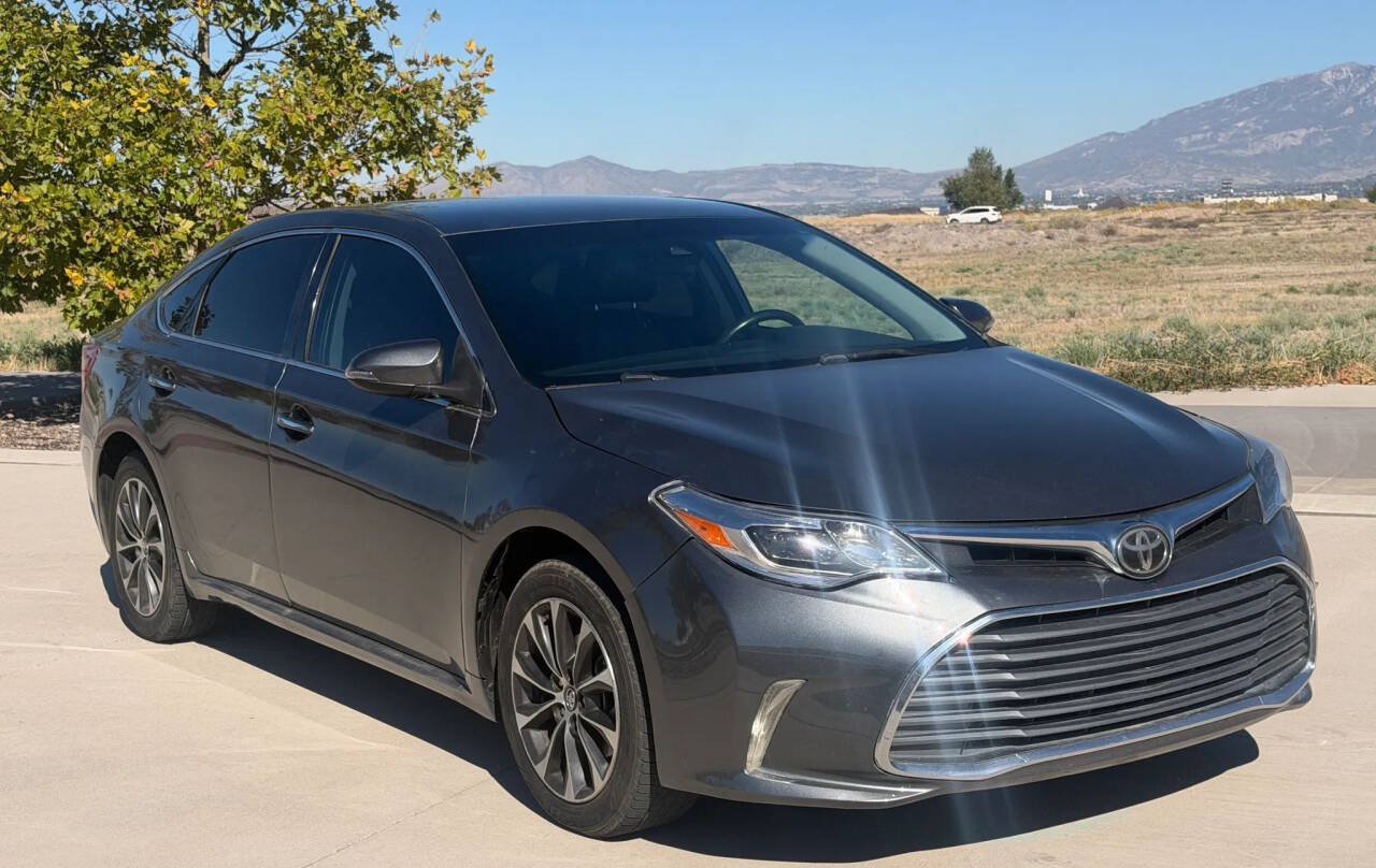 Used 2018 Toyota Avalon XLE FWD image 3