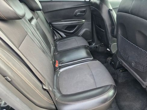 Used 2020 Chevrolet Trax LT w/ LT Convenience Package image 14