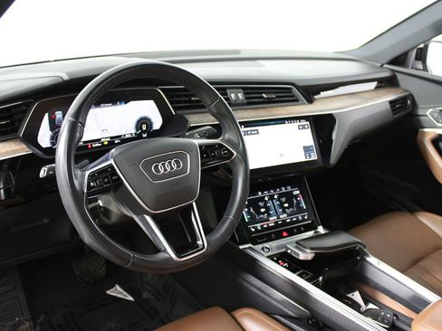 Used 2022 Audi e-tron Prestige w/ Prestige Package image 40