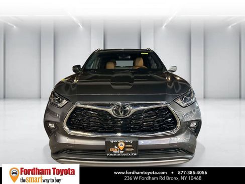 Used 2022 Toyota Highlander Platinum FWD image 7