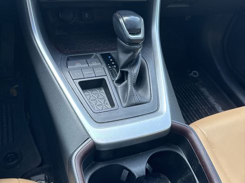 Used 2020 Toyota RAV4 Limited FWD image 20