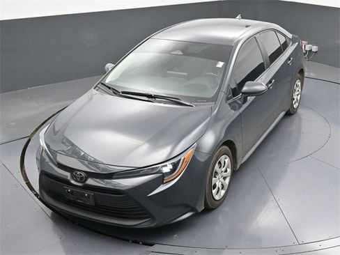 Used 2025 Toyota Corolla LE image 31