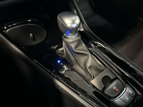 Used 2022 Toyota C-HR XLE FWD image 21