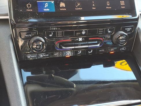 Certified 2023 Jeep Grand Cherokee Limited image 11