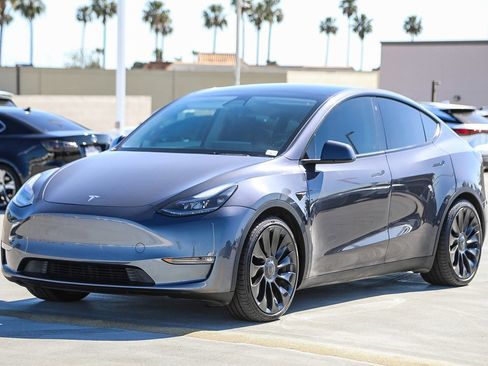 Used 2022 Tesla Model Y Performance image 3