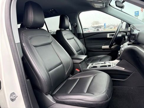 Used 2023 Ford Explorer XLT w/ Equipment Group 202A image 9